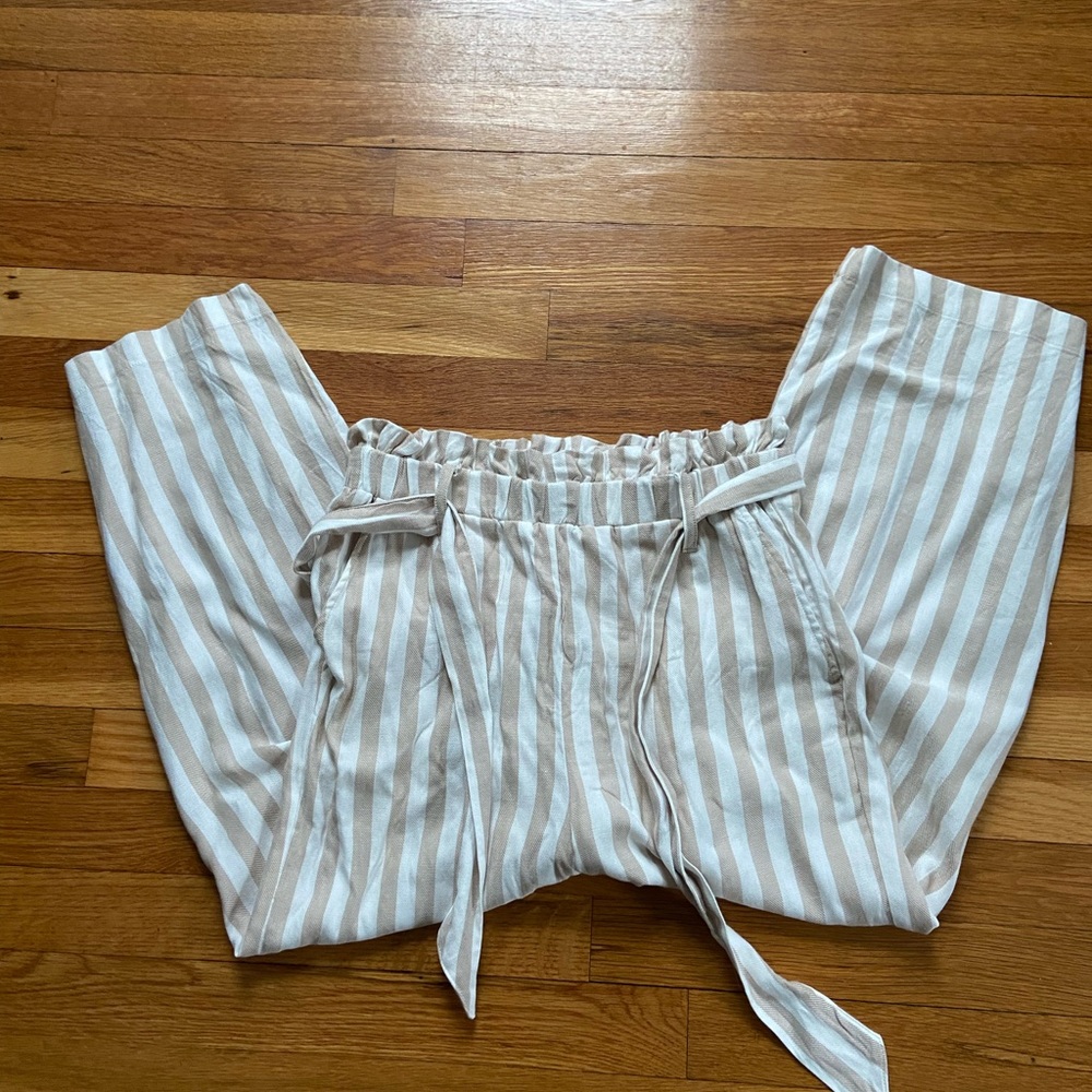 Fever Size S white & beige capri pants